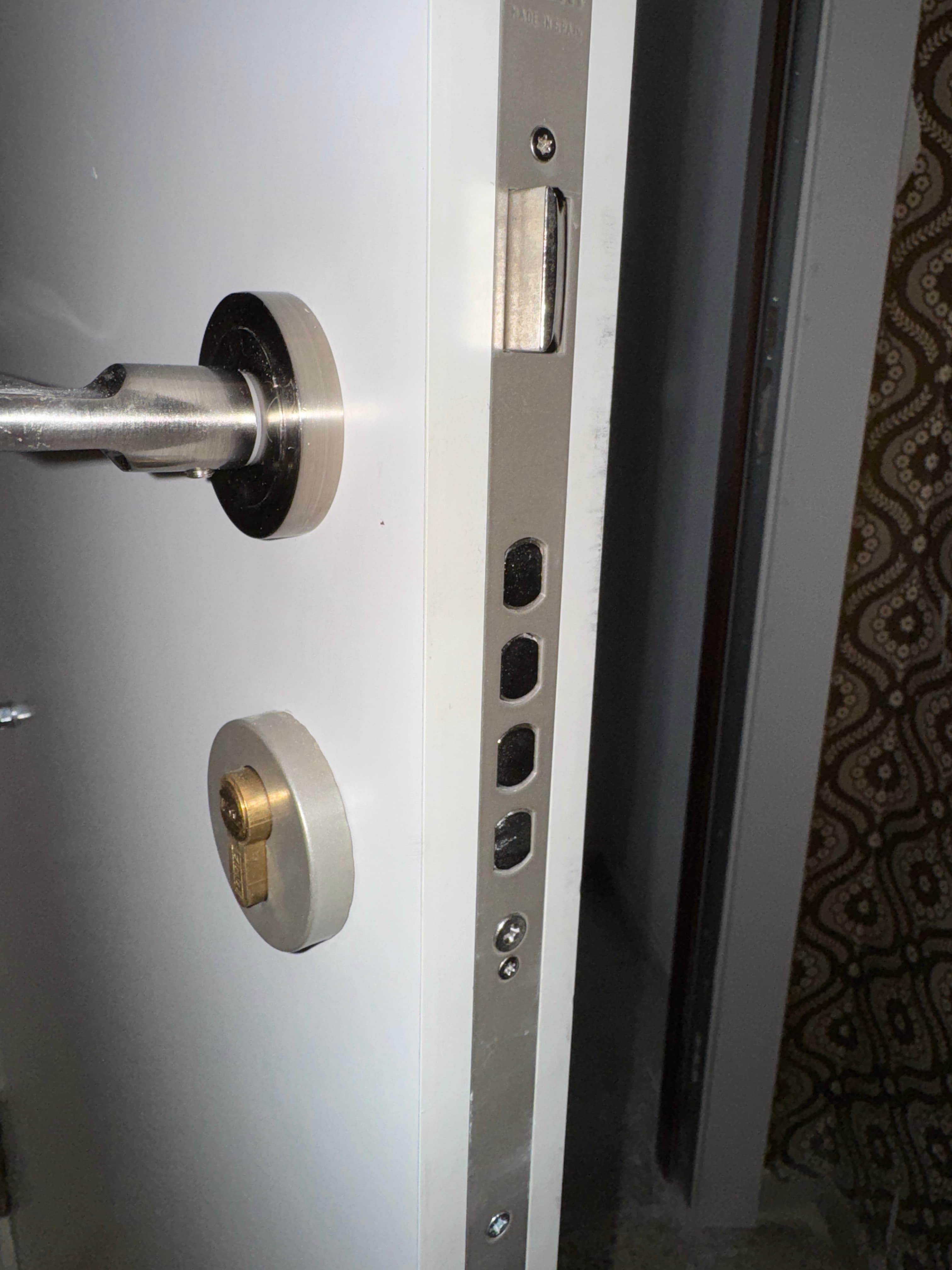 Cerradura multipunto de alta seguridad instalada en Burjassot