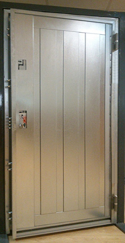 Puerta blindada de alta seguridad con cierre multipunto