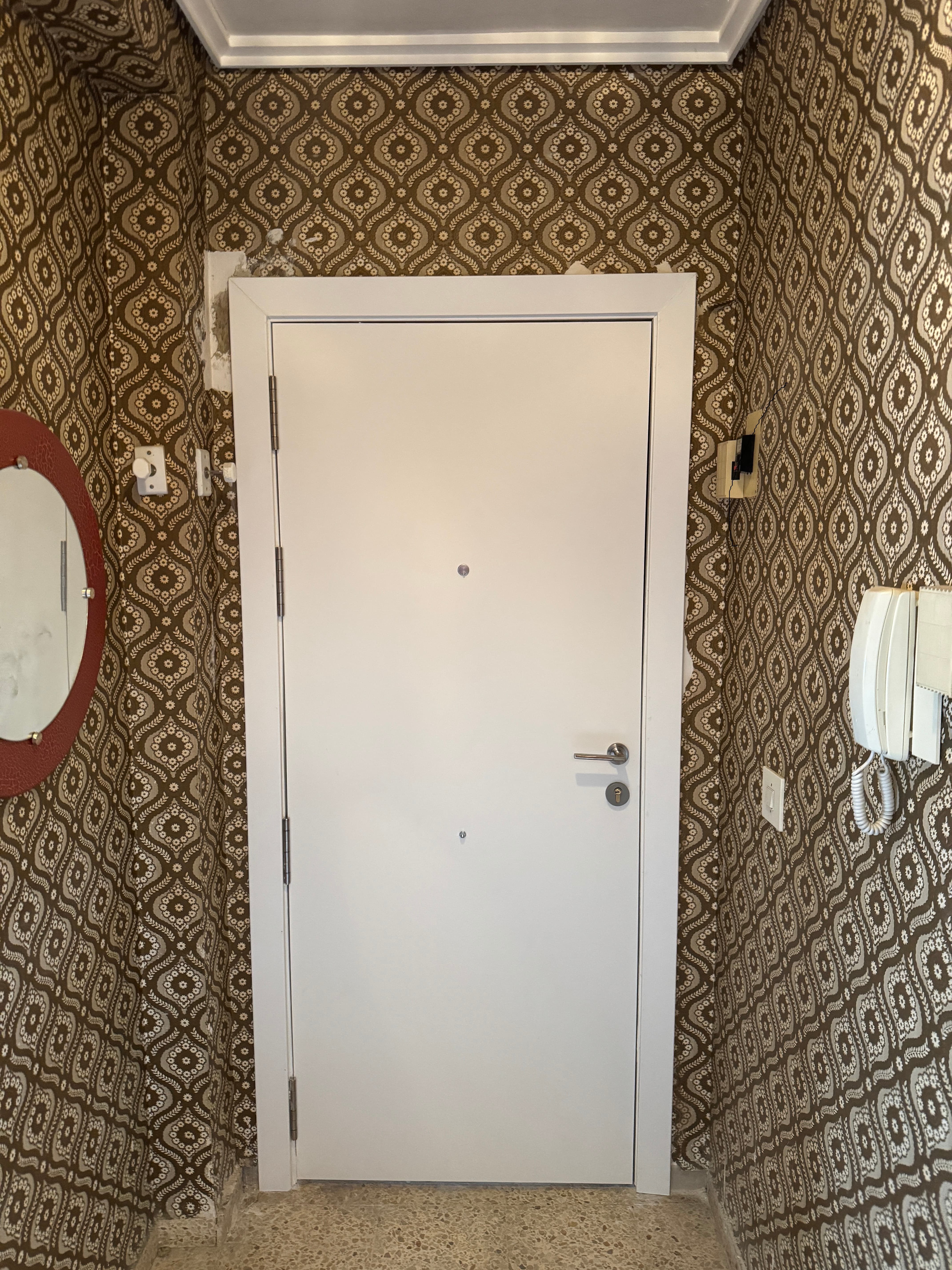Puerta acorazada nueva instalada en Burjassot — resultado final
